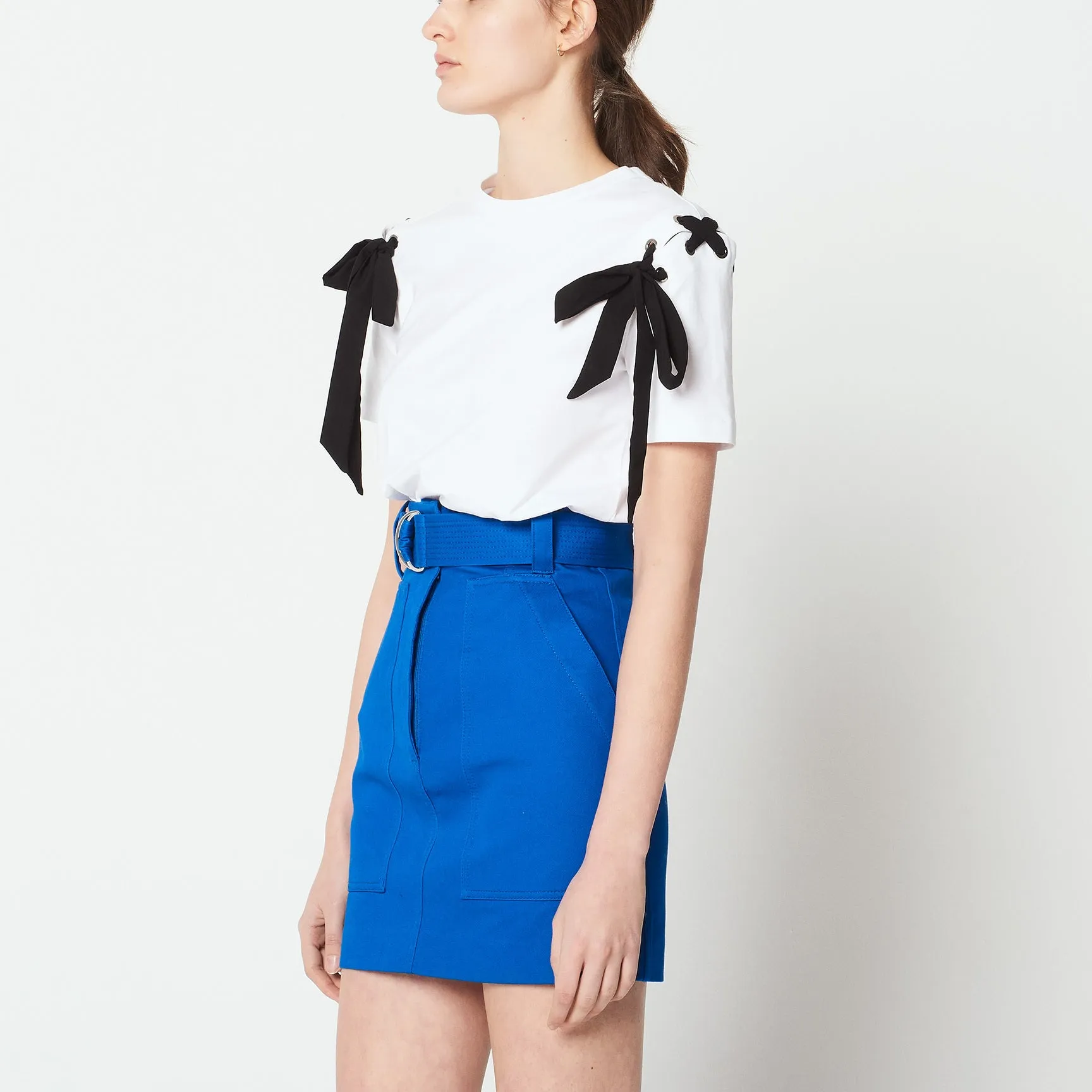 Jupe courte avec ceinture