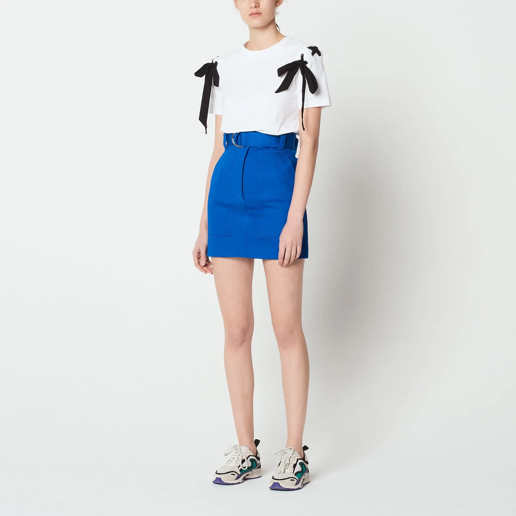 Jupe courte avec ceinture
